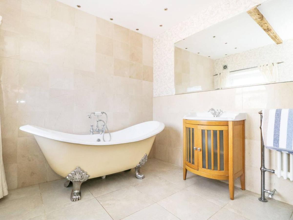 Meagill Farmhouse Hot Tub Bbq Hut Villa Otley  Exterior photo